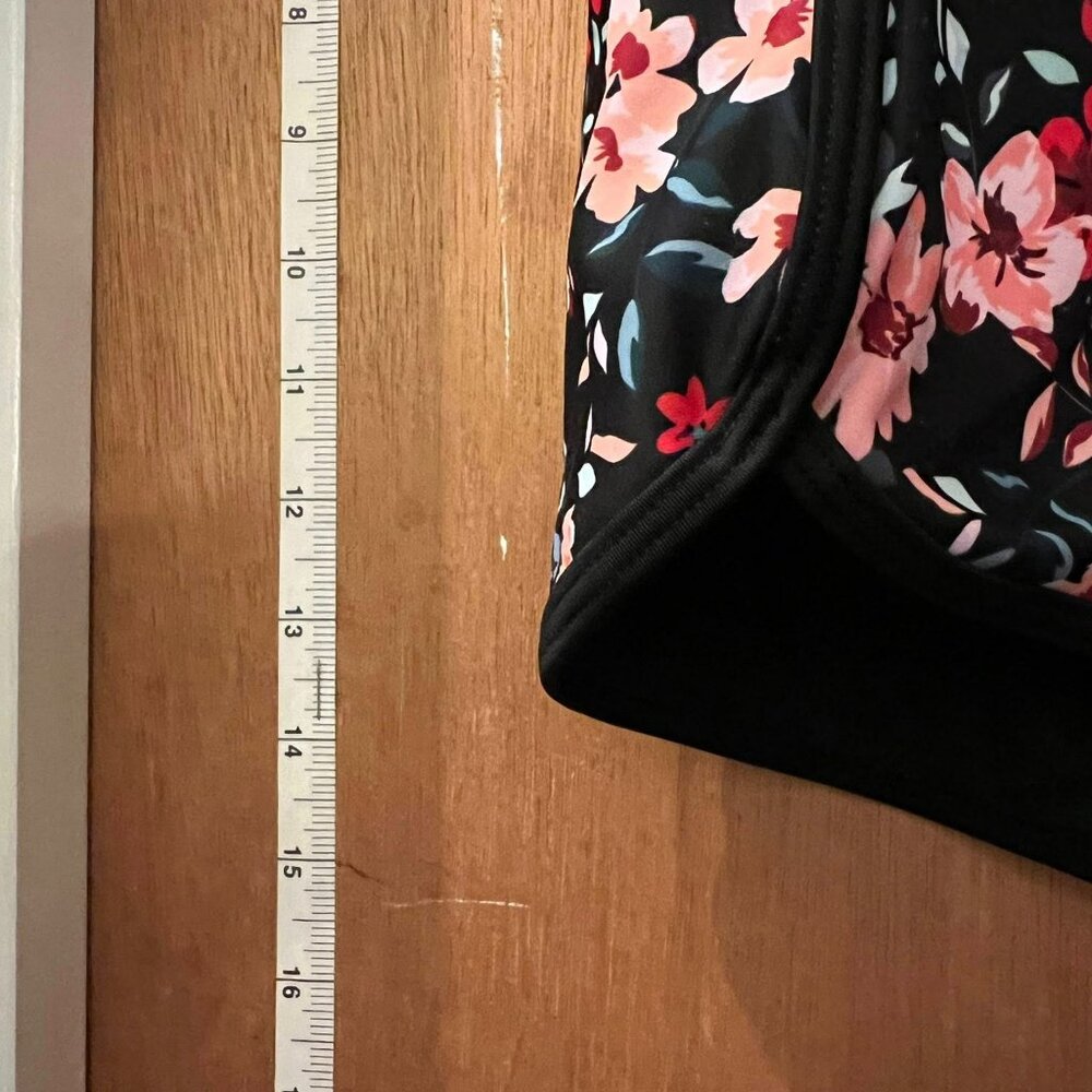 Size 22W - Holipick - Black and Floral Swim Shorts - Picture 5 of 6